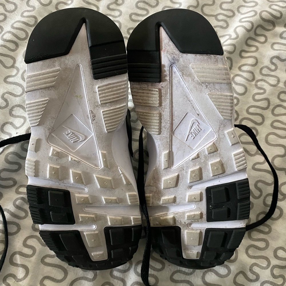 Boys Nike sneakers - Picture 7 of 11